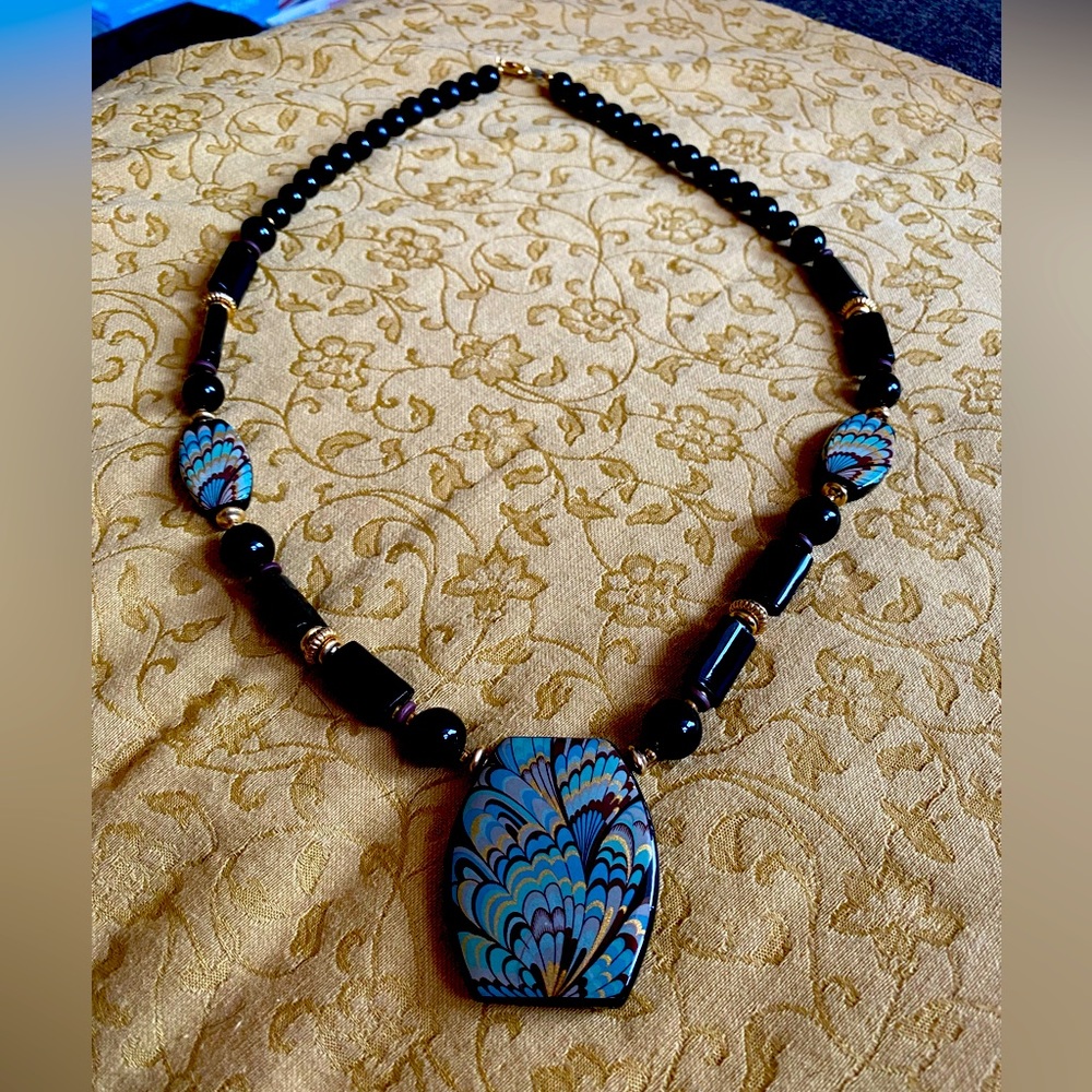 VTG Lee Sands Black onyx beaded necklace,onyx pendant, gold/turquoise lacquer